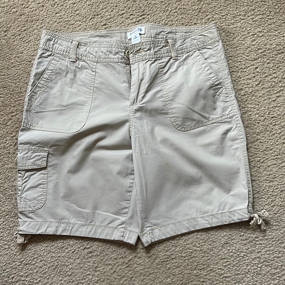 St. John’s bay beige 10p Bermuda - Picture 2 of 5